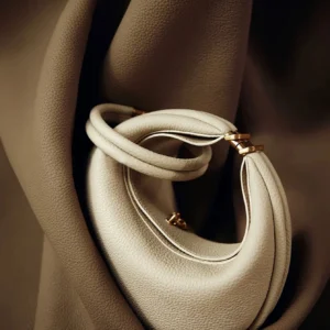 Fresh and casual versatile pine bag fashionable and luxurious one shoulder armpit bag